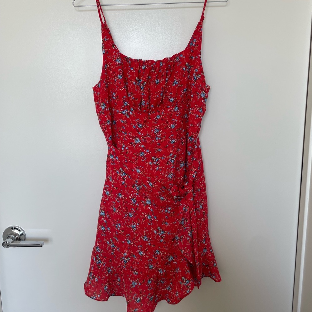 Lulús Red Flowery Dress